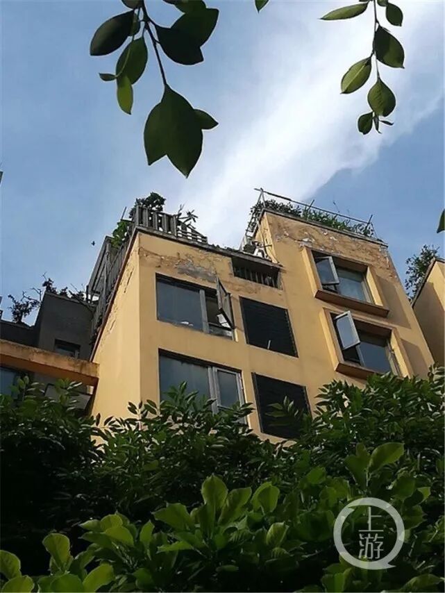 四川泸州市、重庆巴南区近日纷纷发生外墙脱落事件(图1)