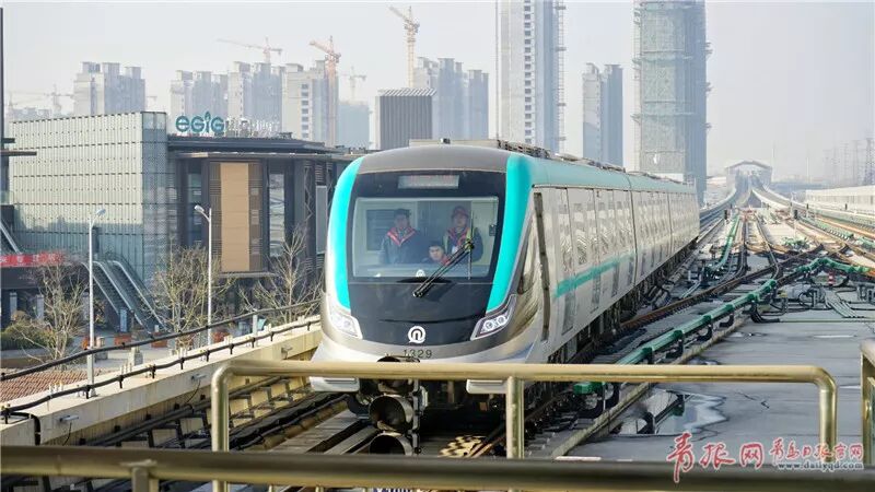 (▲资料图 青岛观摄影师 董志刚 摄)使用琴岛通卡乘坐地铁可享受优惠