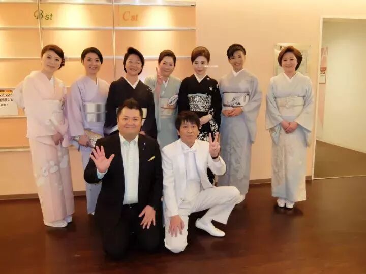 【暴风看点】日本一会所妈妈桑年仅25岁，坐台小姐全部东京大学毕业！