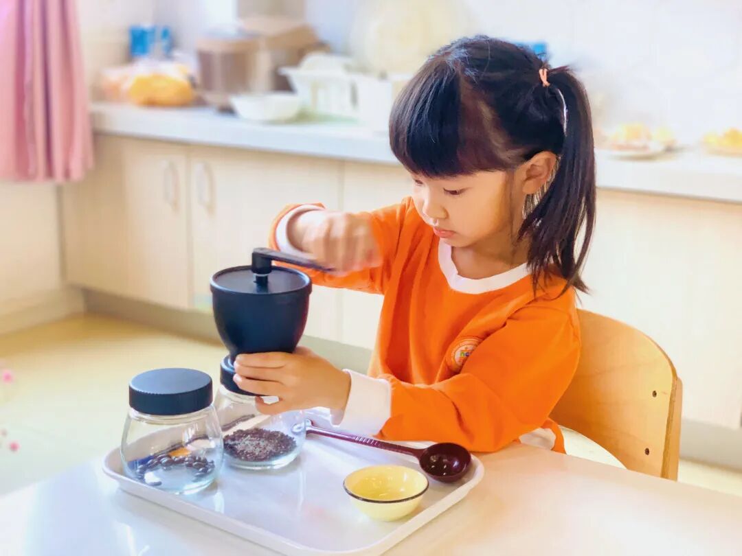 班蒙氏孩子让要上幼儿园_蒙氏班后上小学_不要让孩子上蒙氏班