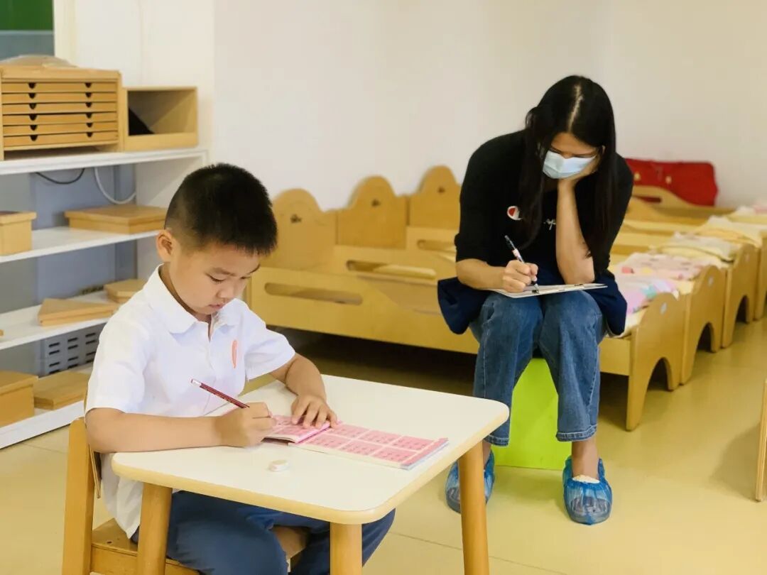 班蒙氏孩子让要上幼儿园_不要让孩子上蒙氏班_蒙氏班后上小学