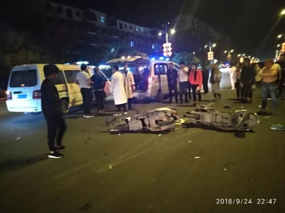 中秋夜 新乡一辆鬼火摩托与电车相撞 摔的稀巴碎 玩转大新乡 微信公众号文章阅读 Wemp