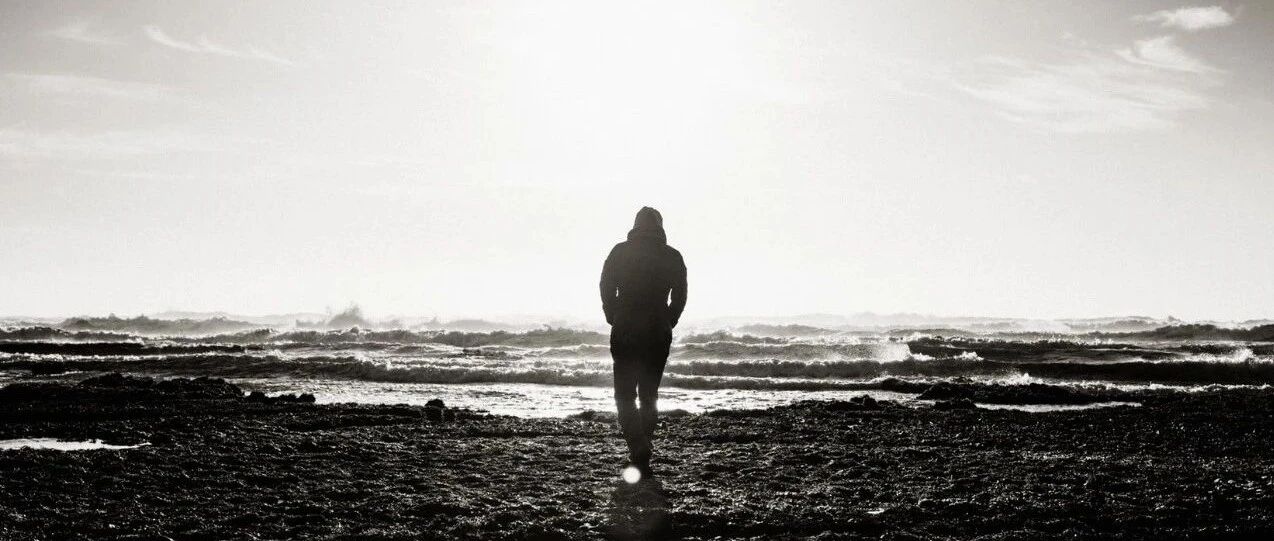 成大事的人，一般都要经历两次人生的幻灭和重生