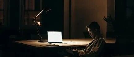 兰州大学研究生导师的《致谢》火了：“我从来不曾优秀过，也从来不曾放弃过！”