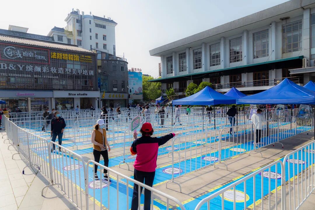 高效有序打卡集贴汶河街道开展新一轮全员核酸检测