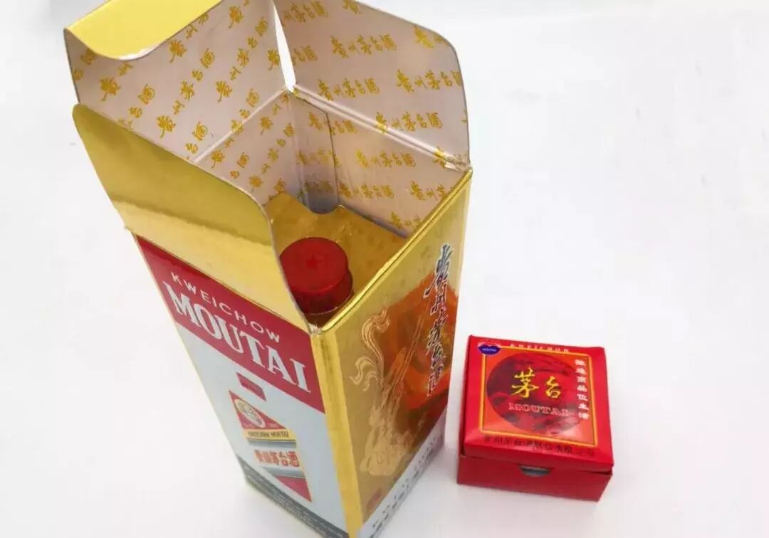 如何从带杯茅台的酒杯，鉴别茅台酒真伪？