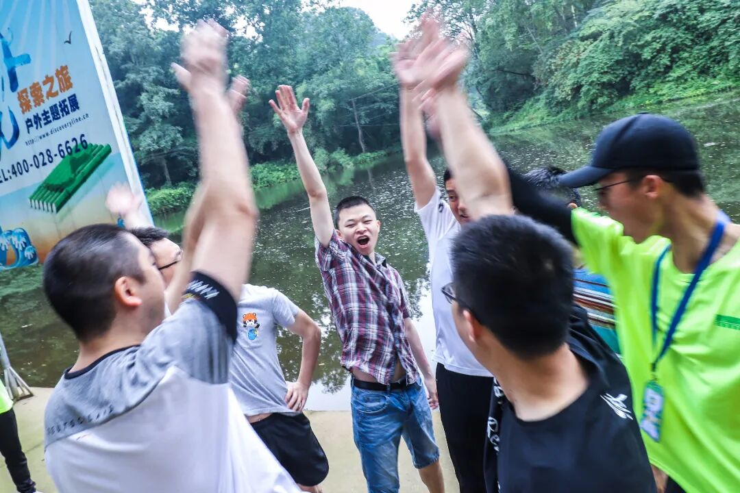 探索團(tuán)建 | 暢玩一“夏”，現(xiàn)代魯濱遜漂流記VS瘋狂加勒比