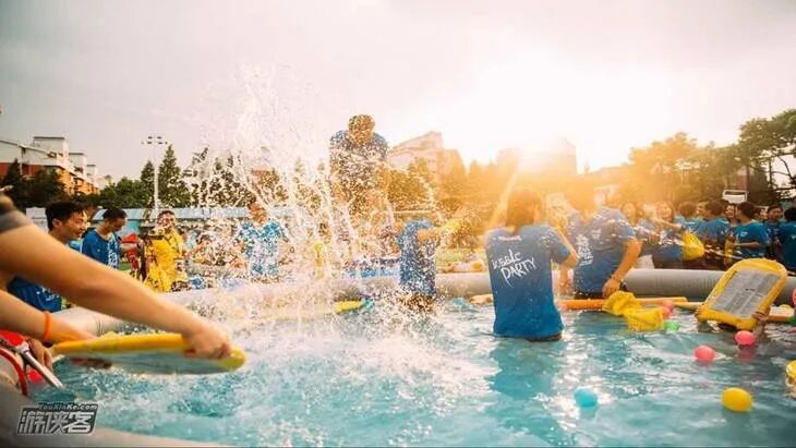 探索团建 | 夏天是一场冰与火的修行，生活在脚下，旅行去远方。