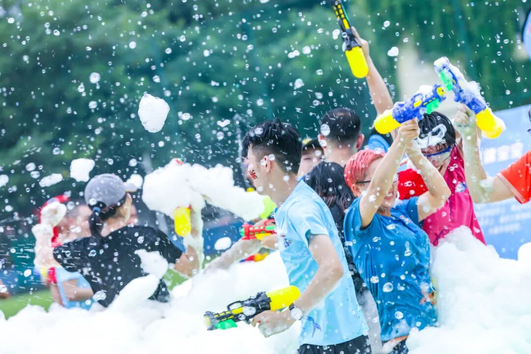 探索团建 | 夏天是一场冰与火的修行，生活在脚下，旅行去远方。