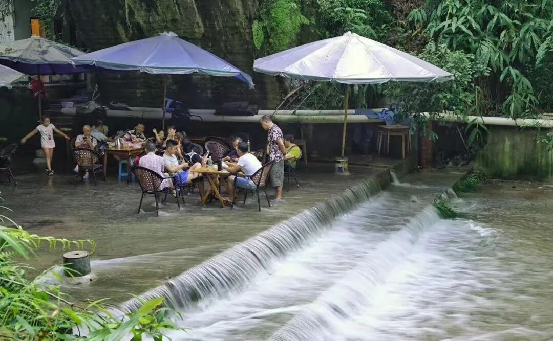 探索团建 | 夏天是一场冰与火的修行，生活在脚下，旅行去远方。