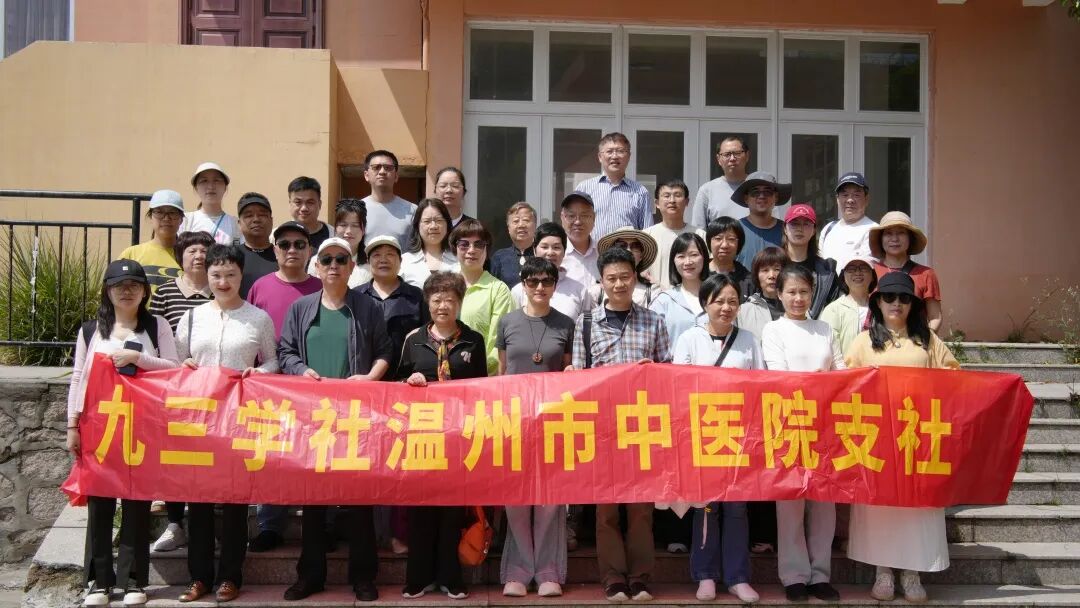 自动体外除颤器是什么砸窗取出的AED，到底怎么用？4步救命法，普通人也能上手_https://www.jmylbn.com_新闻资讯_第11张