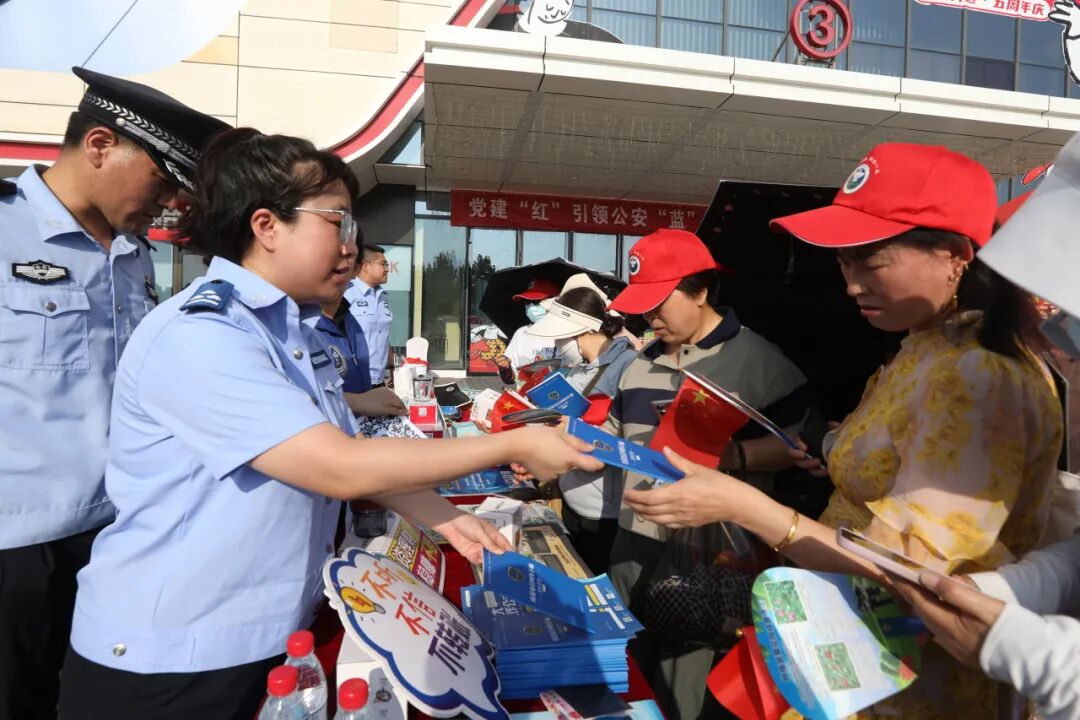 东营市公安局公安大集_庆祝中国共产党成立102周年警民互动_东营 警察