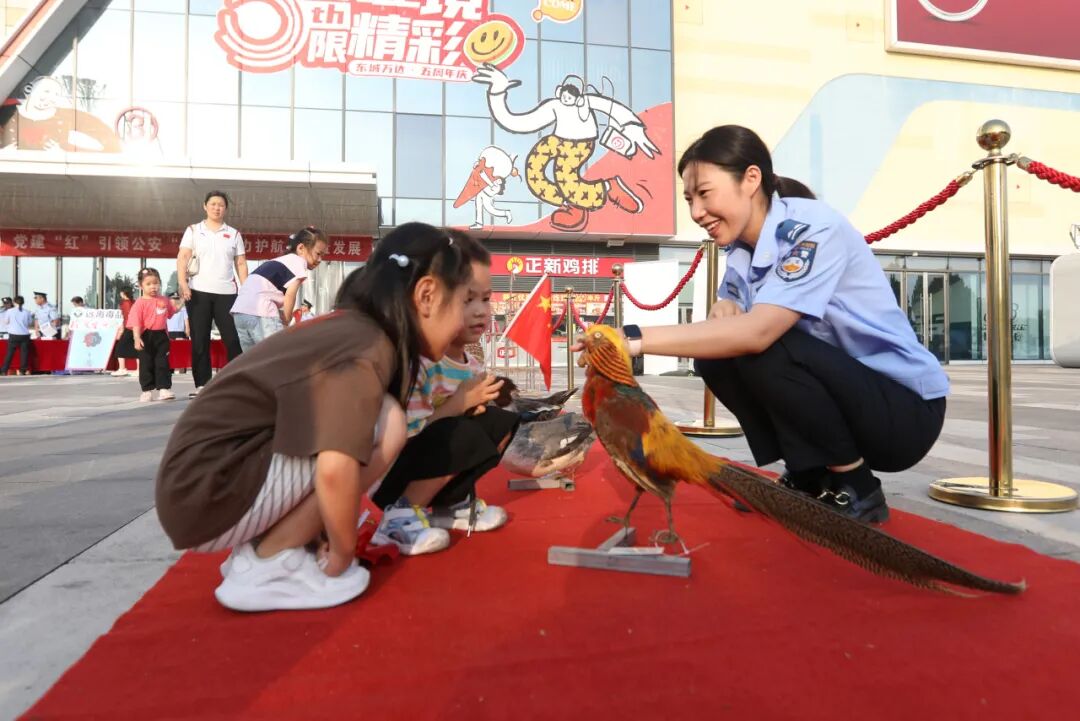 庆祝中国共产党成立102周年警民互动_东营市公安局公安大集_东营 警察