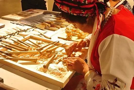 手雕和机雕，你会怎么选呢？