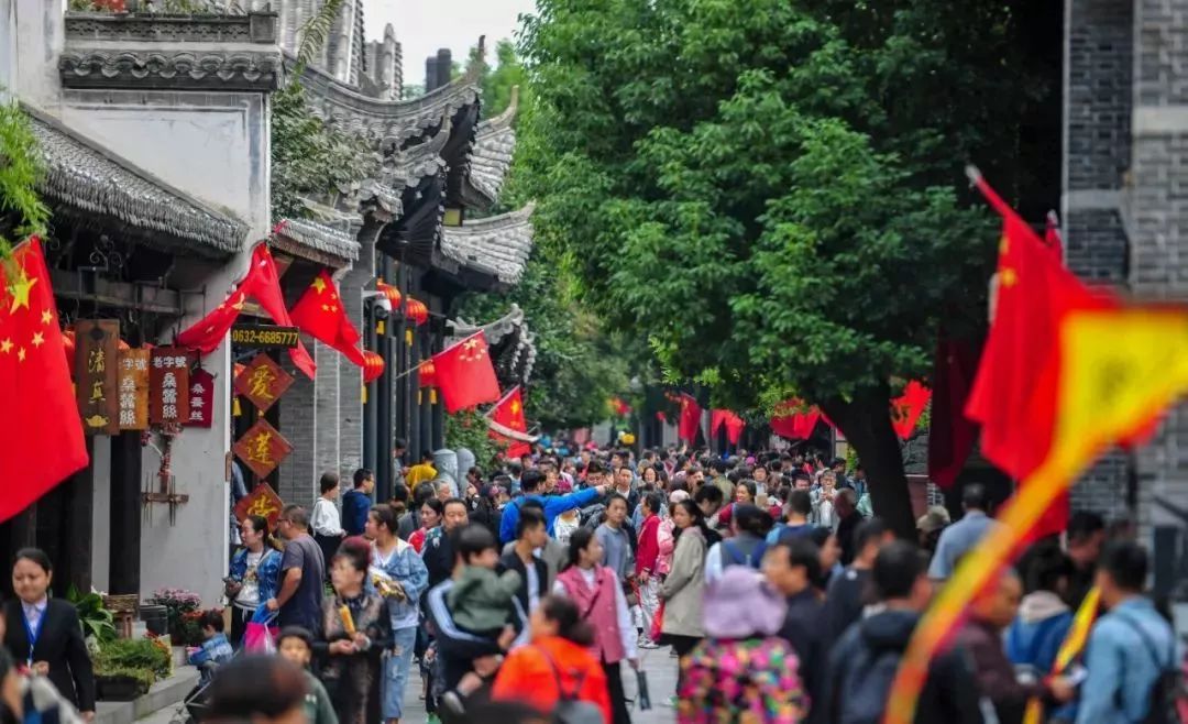 十一假期:台儿庄古城内外一道道靓丽的风“警” 十一假期:台儿庄古城内外一道道靓丽的风“警”