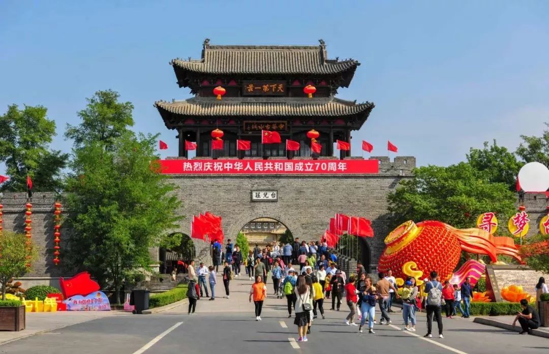 十一假期:台儿庄古城内外一道道靓丽的风“警” 十一假期:台儿庄古城内外一道道靓丽的风“警”