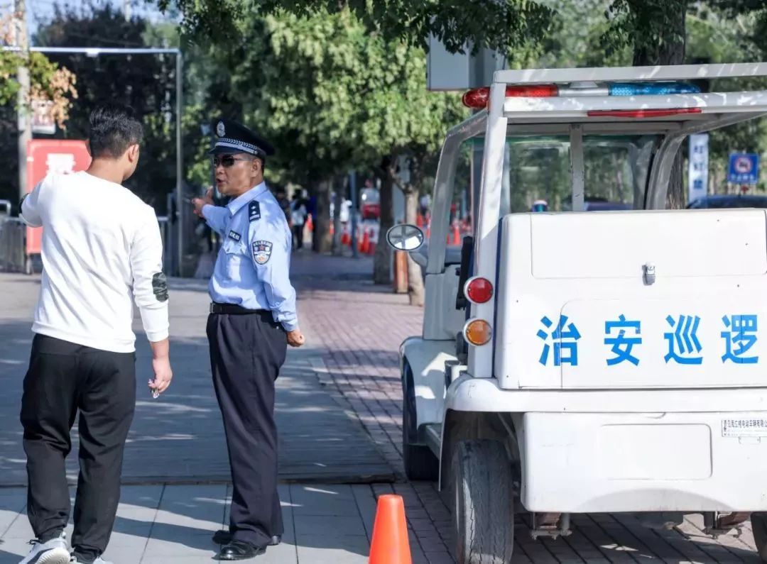 十一假期:台儿庄古城内外一道道靓丽的风“警” 十一假期:台儿庄古城内外一道道靓丽的风“警”