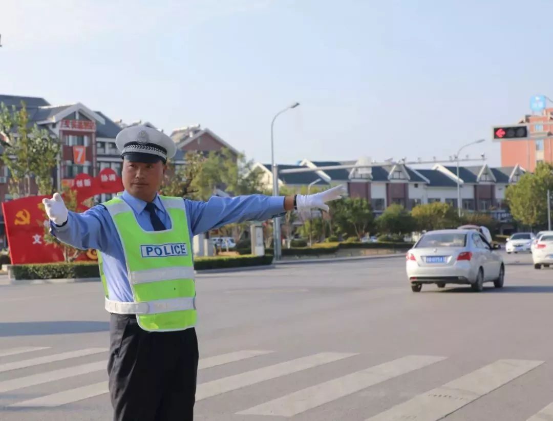 十一假期:台儿庄古城内外一道道靓丽的风“警” 十一假期:台儿庄古城内外一道道靓丽的风“警”