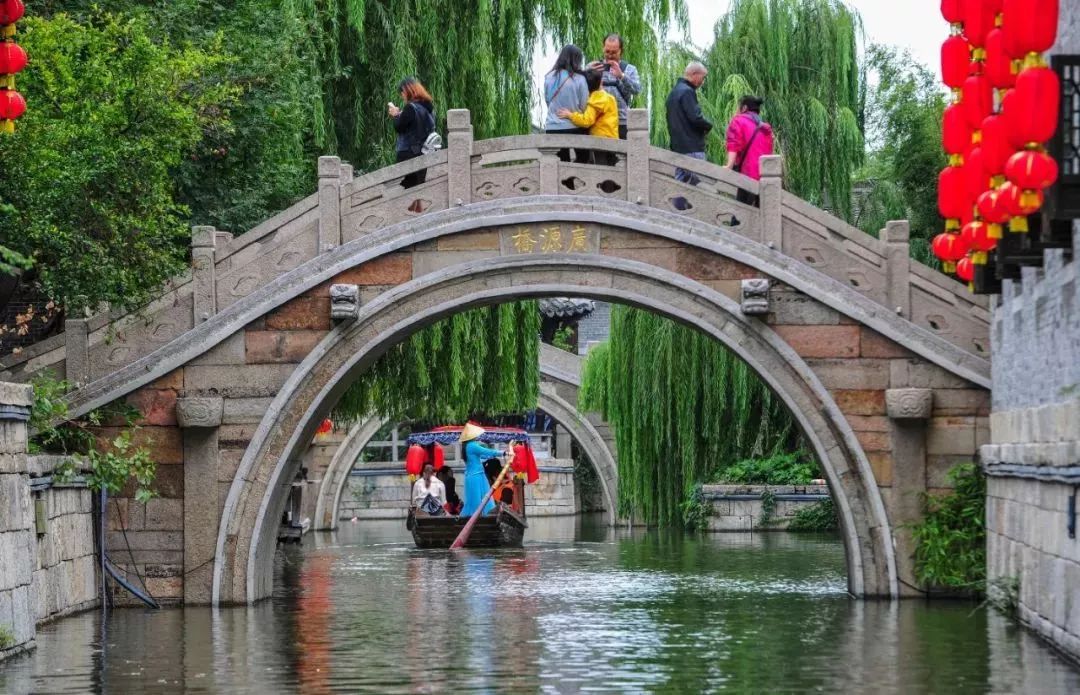 十一假期:台儿庄古城内外一道道靓丽的风“警” 十一假期:台儿庄古城内外一道道靓丽的风“警”