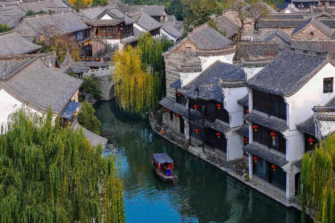 你爱不夜城“不倒翁”小姐姐,我爱台儿庄古城的“船妹子”! 你爱不夜城“不倒翁”小姐姐,我爱台儿庄古城的“船妹子”!