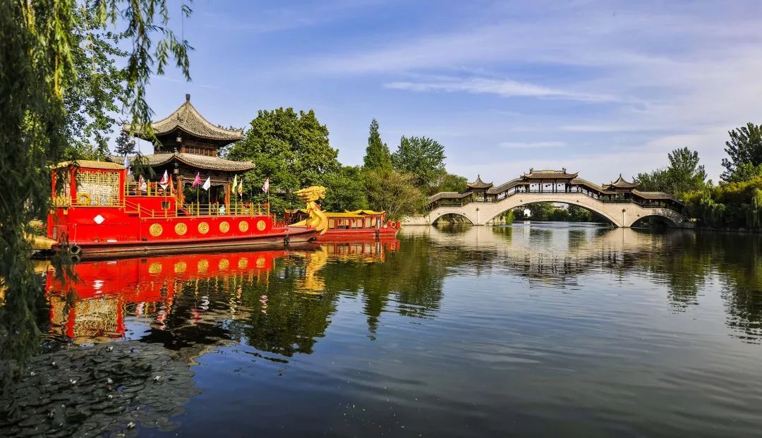 此时五月台儿庄古城,花开正盛,各色美景带给你小惊喜! 此时五月台儿庄古城,花开正盛,各色美景带给你小惊喜!