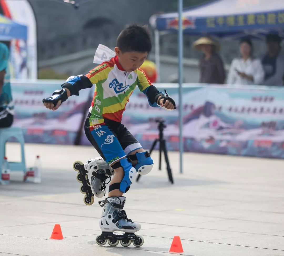 第二届中国台儿庄古城国际轮滑节举行