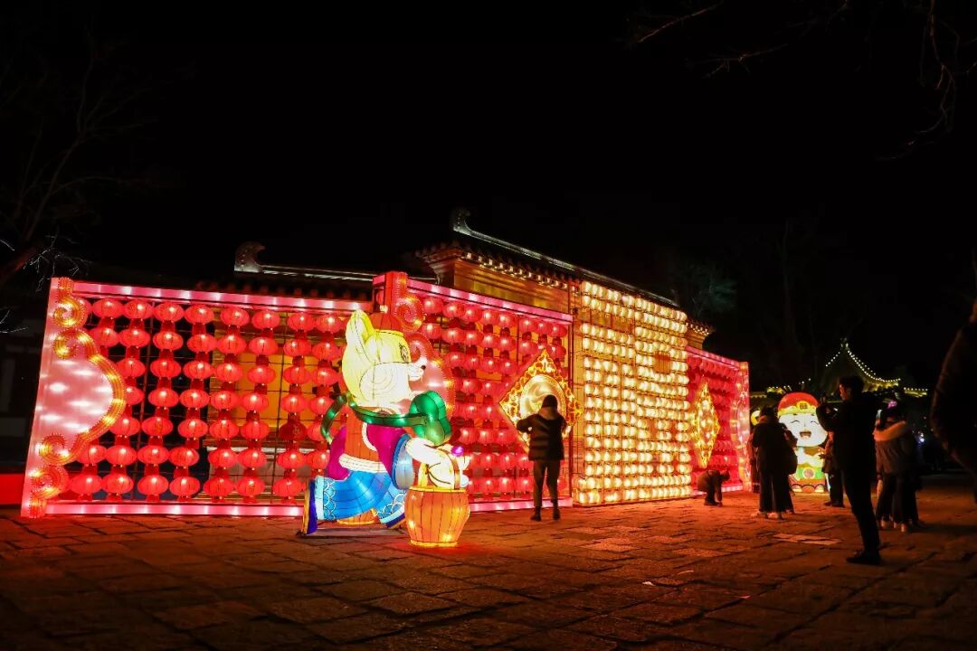 超级美台儿庄古城花灯会璀璨亮相过年就去台儿庄
