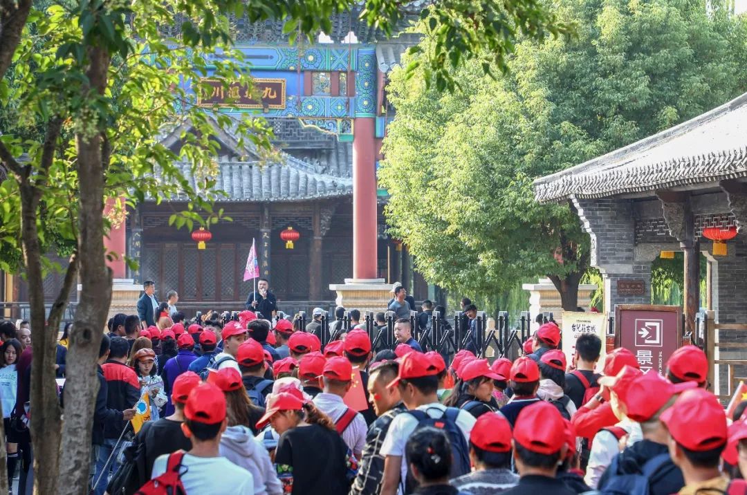 台儿庄古城:金秋最美时 万人游古城 台儿庄古城:金秋最美时 万人游古城