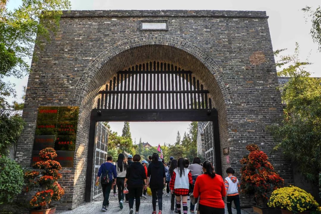台儿庄古城:金秋最美时 万人游古城 台儿庄古城:金秋最美时 万人游古城