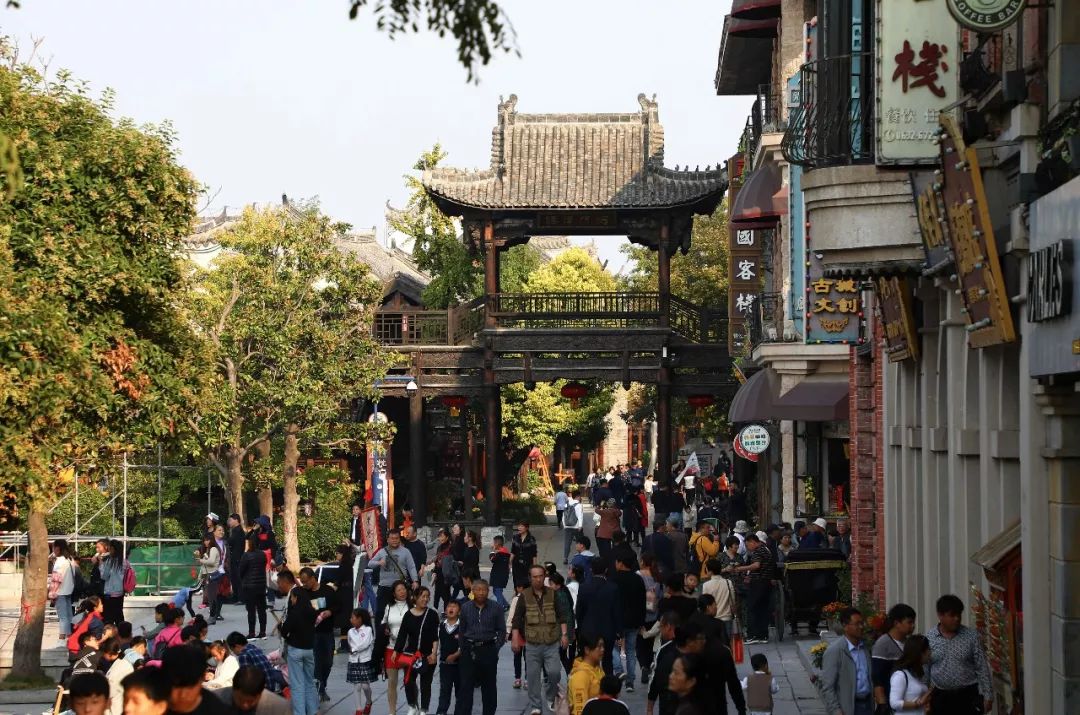 台儿庄古城:金秋最美时 万人游古城 台儿庄古城:金秋最美时 万人游古城