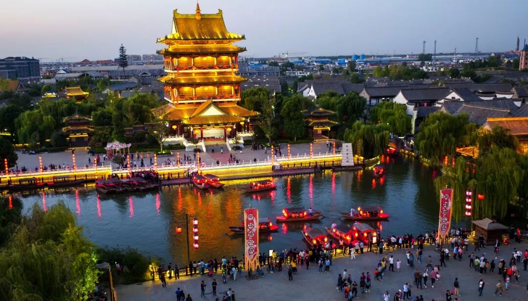 台儿庄古城景区名列5a景区品牌100强第14名,所属省份山东5a景区第1名