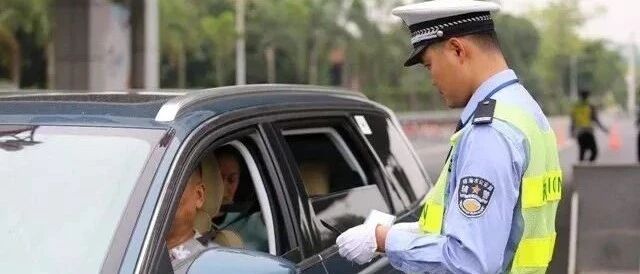 不是转弯让直行吗？为什么扣3分罚200元？交警：回炉重学科目一！