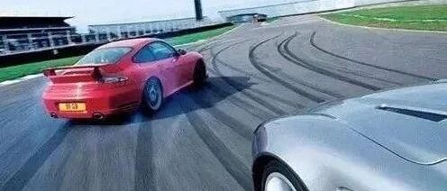 9个完美的刹车技巧，让你刹车“不点头”！又快又稳！