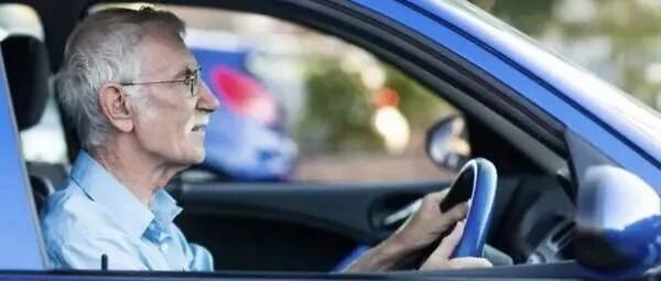 11月20日起，C1驾照可以“永久使用”？老年司机欢呼雀跃
