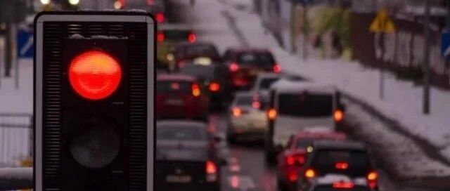 交警提醒：误闯红灯后，只要做一个小动作，不用被扣6分!