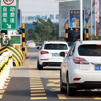 高速ETC冷冷清清，人工通道人满为患，车主：不敢再用ETC了