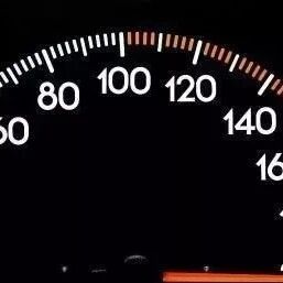 跑高速时，车速120其实最费油，维修工：保持这个速度才最省油！