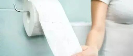 女性小便后，需要用纸巾擦吗？这件简单的小事，很多人都做错了