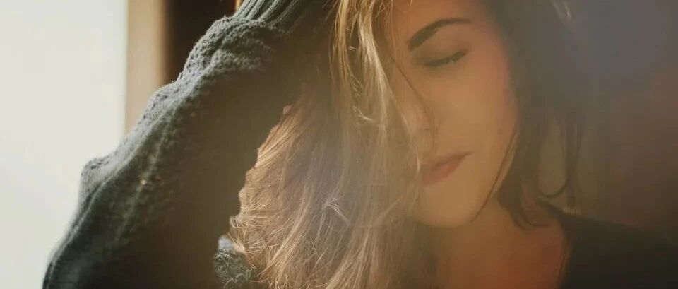 私处异常“变白”，瘙痒难耐，有可能患有外阴癌，绝经后的女性要多留意