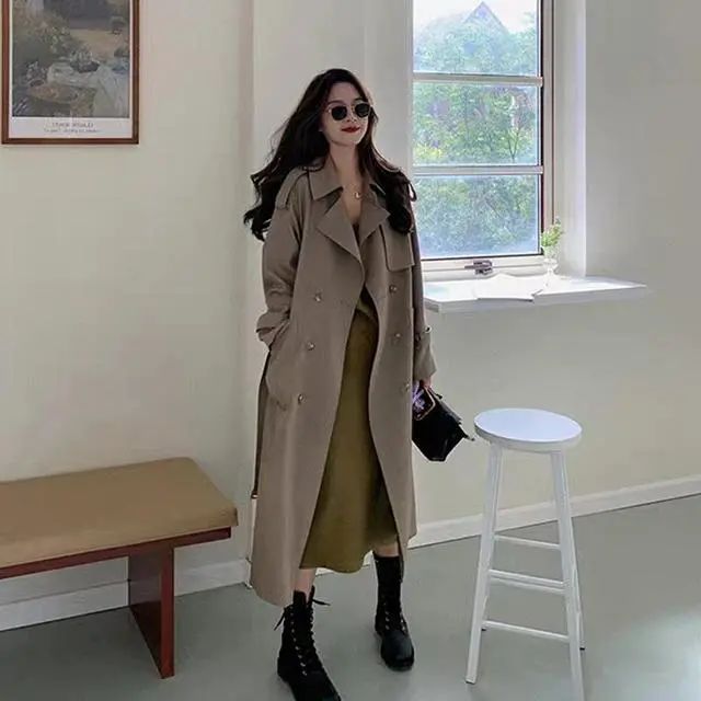 “风衣”才是早春穿搭的顶梁柱，学会这3个搭配技巧，显瘦显气质