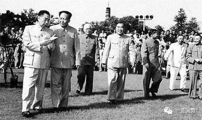 毛主席與周總理：兩大巨人的歷史合影（每一張都很珍貴） 歷史 第16張