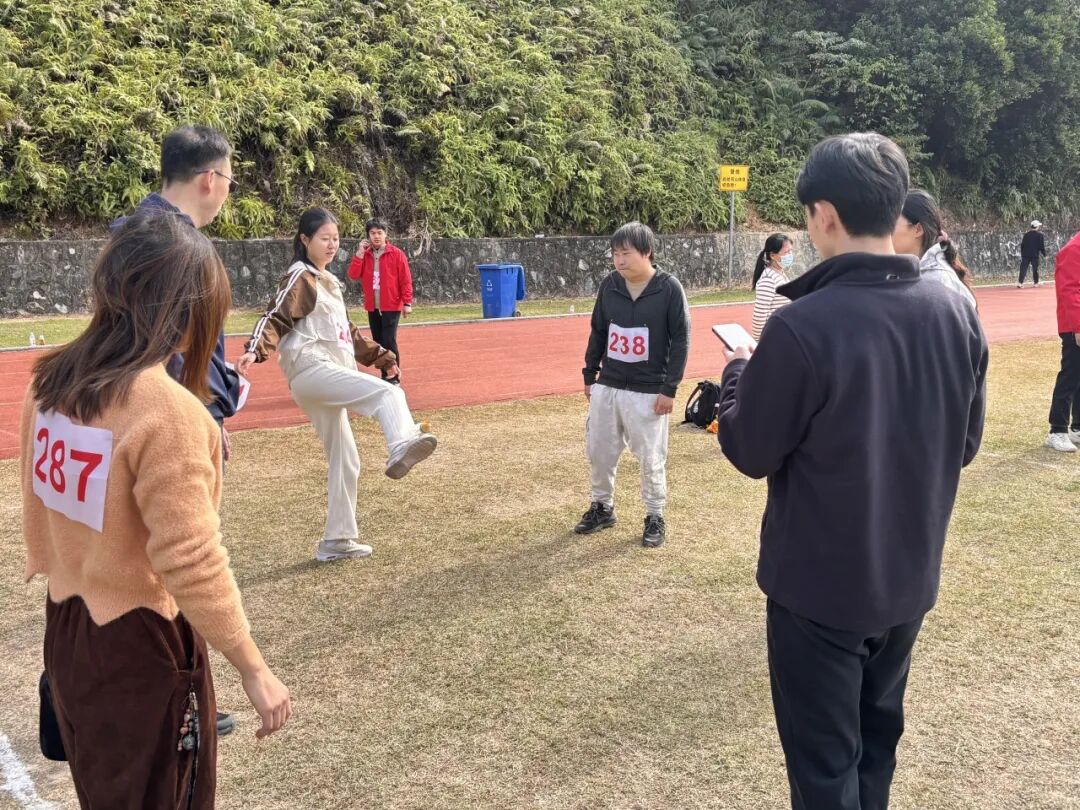 屏幕截图 2025-11-30 212940.png