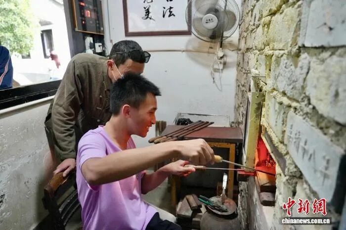 棋盘相伴时间快全诗_棋逢对手下两盘是什么意思_