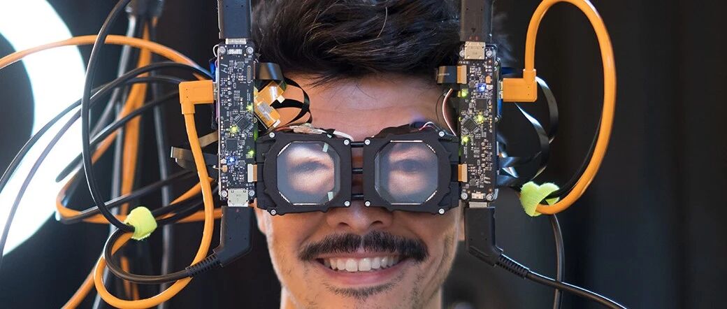 Facebook：社交关系你我他，戴上VR也不怕