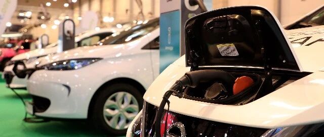 新能源车纷纷涨价，专家分析原因