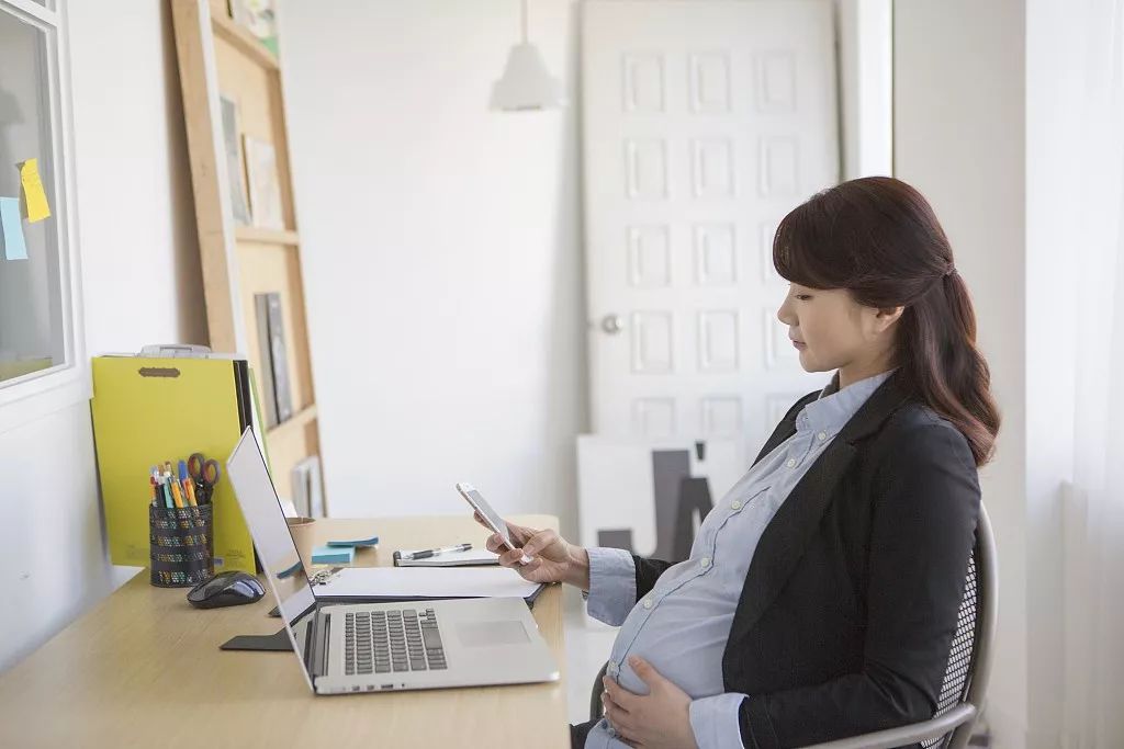 懷孕就被開除，女人職場歧視怎麼破？｜光明夜讀 親子 第3張