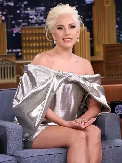 衣不惊人死不休的ladygaga这次再创新高网友表示我无言以对