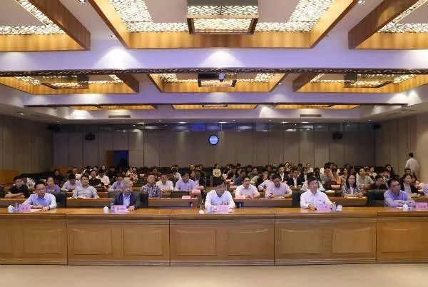 大学生创新创业项目个人总结报告 我校举行“互联网+”大学生创新创业大赛总结暨启动会