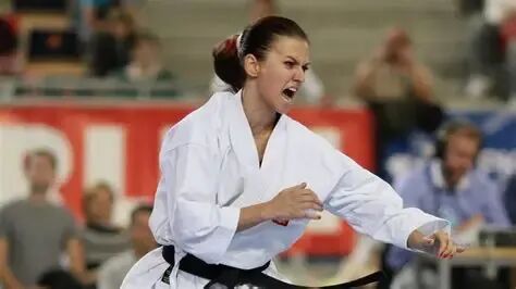 美娇娘也是女战士！了解莱万妻子安娜的人生 你才知道啥是真女神_PP视频体育频道