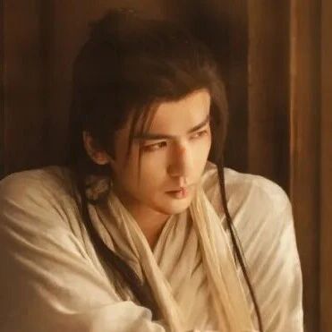 张凌赫发文告别谢征,手书《春江花月夜》名句;曾回应&ldquo;因太帅被忽略演技&rdquo;:颜值是演员的双刃剑